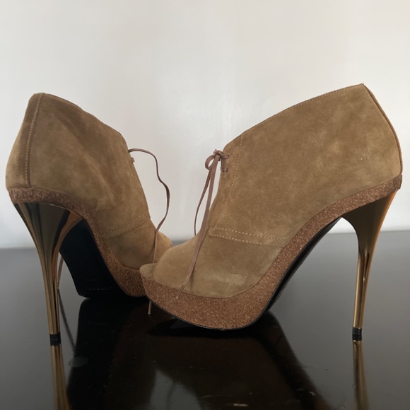 Burberry Stiletto Bootie - Picture 3 of 5